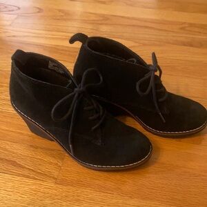 White Mountain ankle booties‎